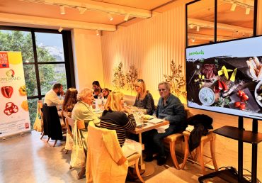 EU PEPPERLAND: Europas feinste Paprikas glänzen in Paris